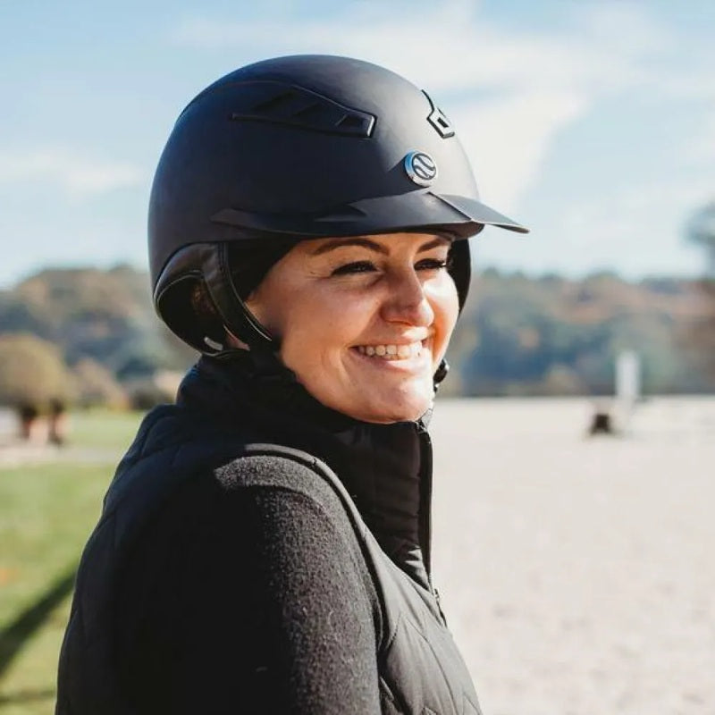 Capacete EQ3 Lynx Smoth - Mercado de Luxo - O Maior E-Commerce de Bens, Produtos e Serviços de Luxo do Brasil.