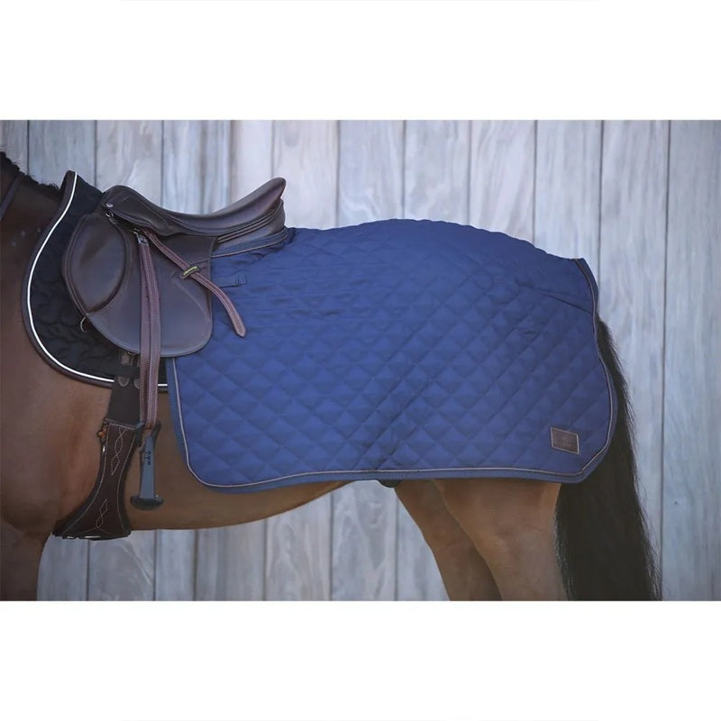 Manta para cavalo Quarter 160g - Mercado de Luxo - O Maior E-Commerce de Bens, Produtos e Serviços de Luxo do Brasil.