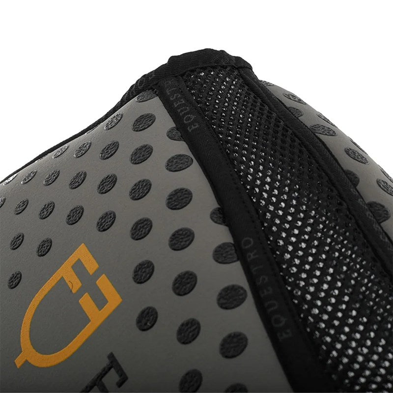 Meia almofada de sela Memory Foam Silicone Grip Logo - Mercado de Luxo - O Maior E-Commerce de Bens, Produtos e Serviços de Luxo do Brasil.