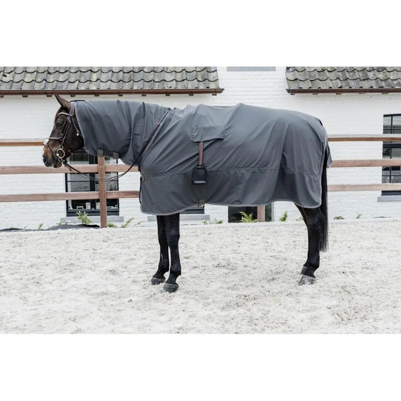 Manta de chuva para cavalos Hurricane Stirrup Holes - Mercado de Luxo - O Maior E-Commerce de Bens, Produtos e Serviços de Luxo do Brasil.