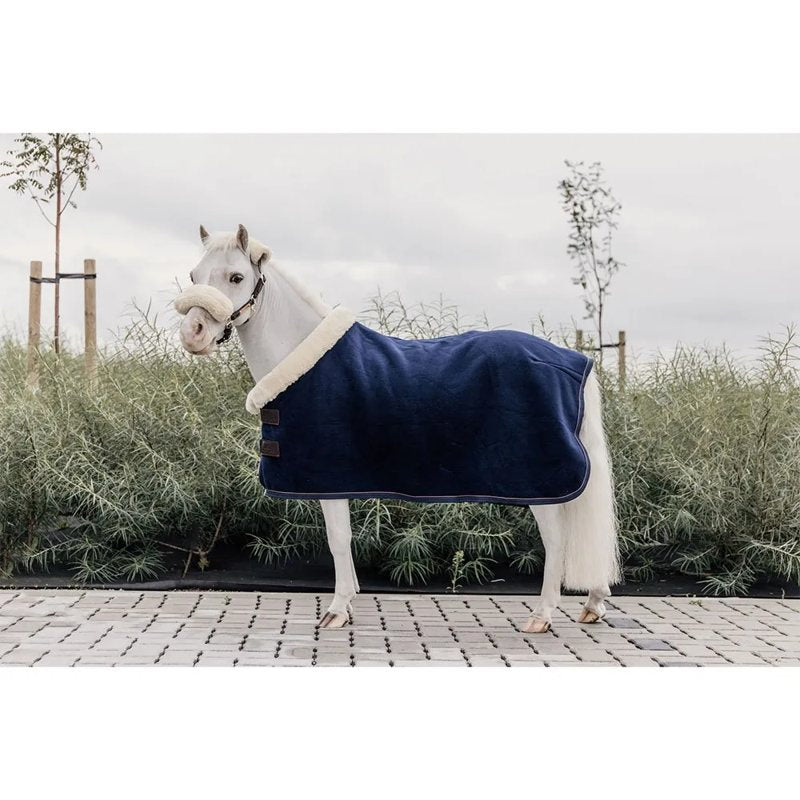 Manta de exibição para cavalos Heavy Fleece - Mercado de Luxo - O Maior E-Commerce de Bens, Produtos e Serviços de Luxo do Brasil.