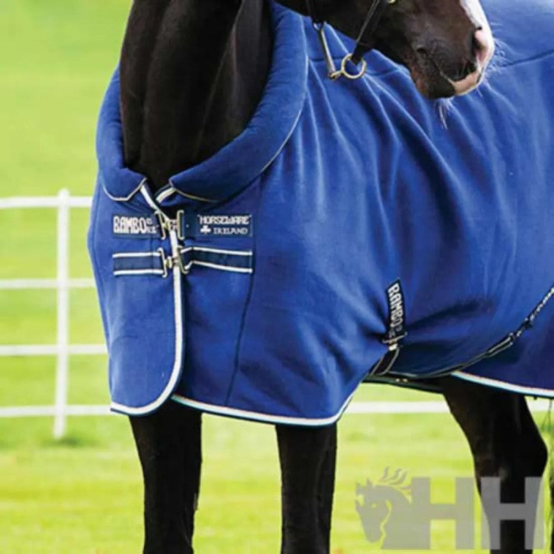 Manta para cavalo Fleece Cozy - Mercado de Luxo - O Maior E-Commerce de Bens, Produtos e Serviços de Luxo do Brasil.
