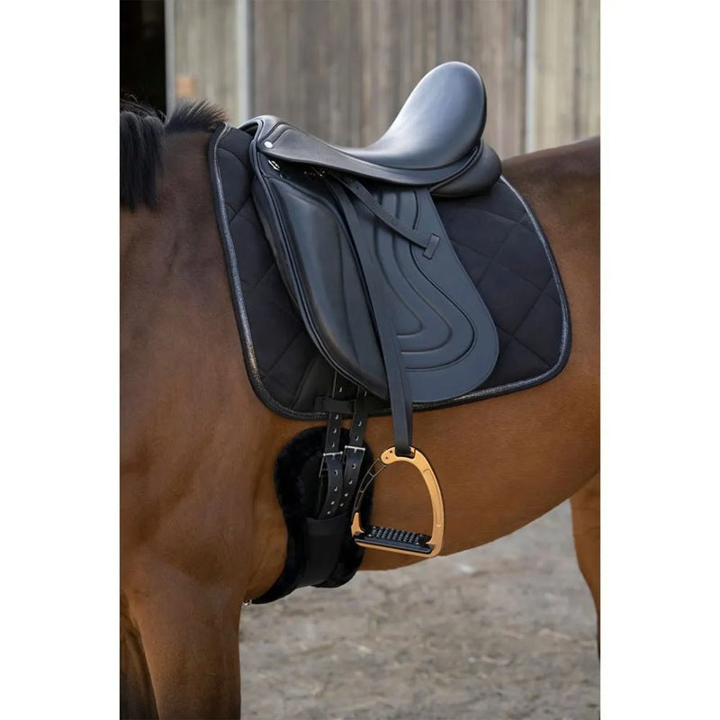 Sela de montaria adestramento New Hybrid - Mercado de Luxo - O Maior E-Commerce de Bens, Produtos e Serviços de Luxo do Brasil.