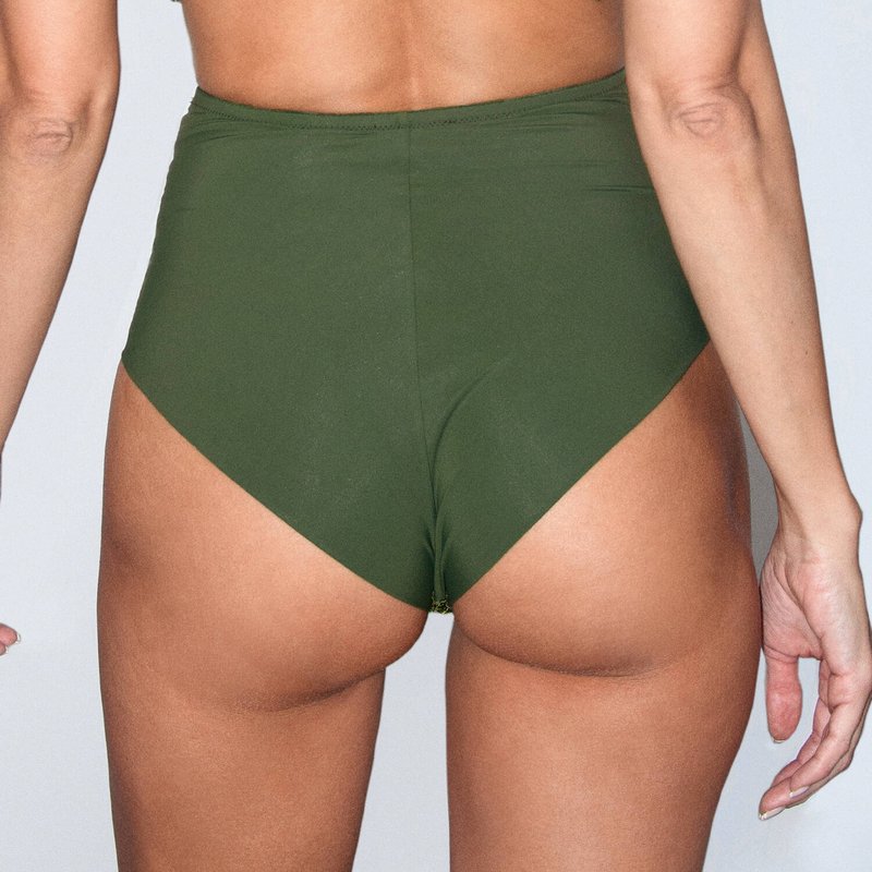 Calcinha cintura alta e todo aquele jazz verde