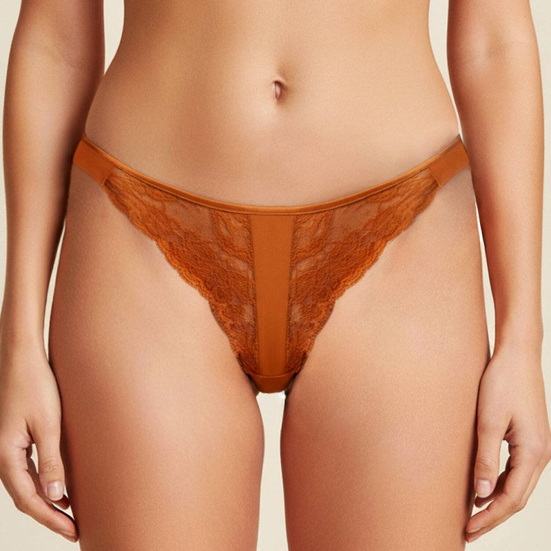 Calcinha Fio Dental de Renda Bastille Caramelo