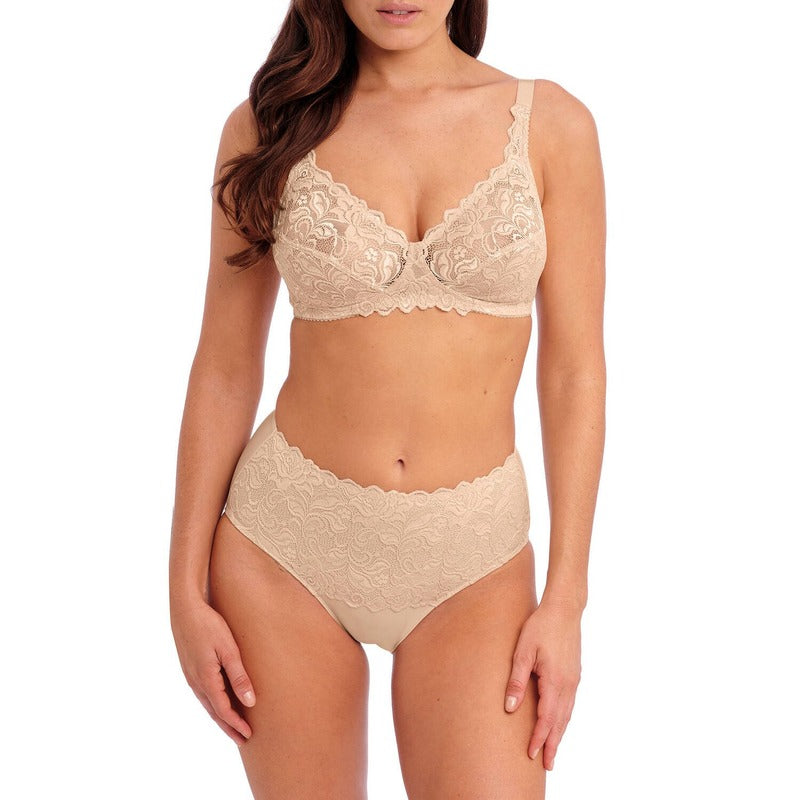 Calcinha de Renda para controle de barriga Eglantine Crème Brûlée
