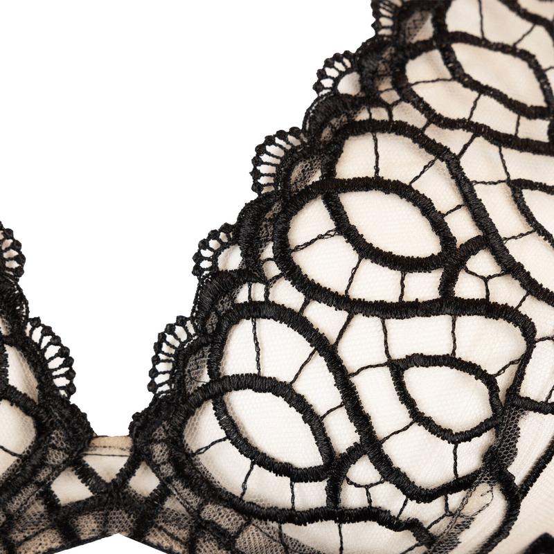 Sutiã Triangular Una Giornata a Bologna