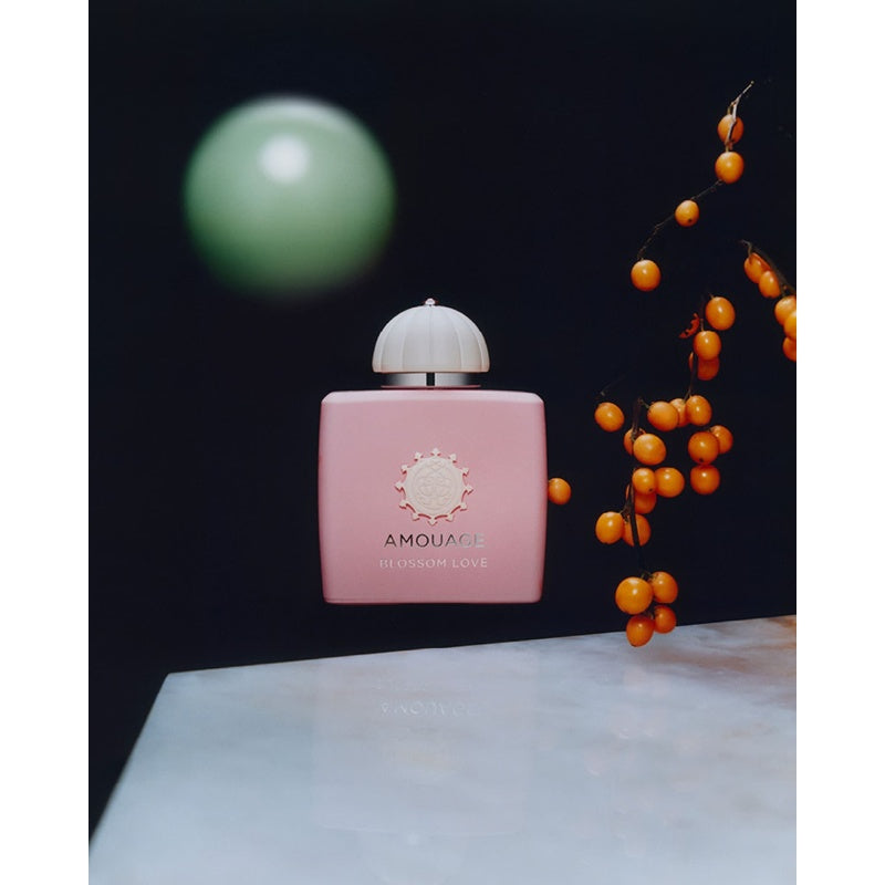 Perfume Lilac Love 100ml Eau De Parfum - Mercado de Luxo - O Maior E-Commerce de Bens, Produtos e Serviços de Luxo do Brasil.