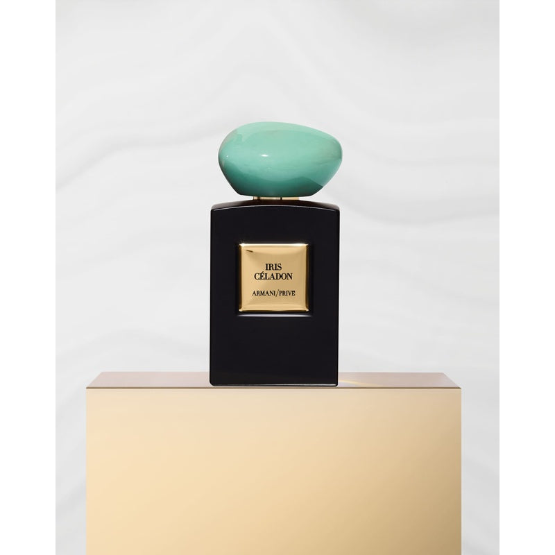 Perfume Iris Celadon 100ml Eau De Parfum - Mercado de Luxo - O Maior E-Commerce de Bens, Produtos e Serviços de Luxo do Brasil.