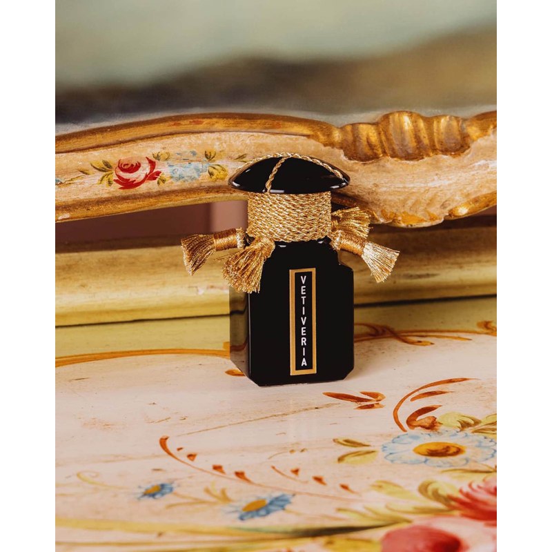 Perfume Vetiveria 50ml Eau De Parfum - Mercado de Luxo - O Maior E-Commerce de Bens, Produtos e Serviços de Luxo do Brasil.