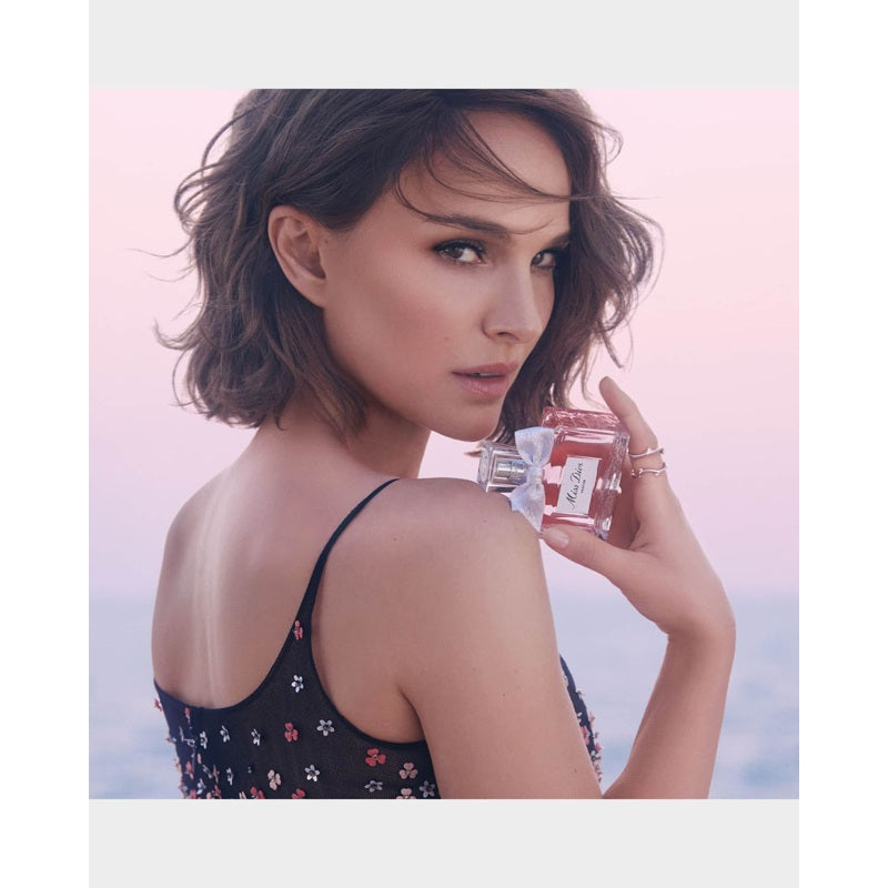 Perfume Miss Dior 120ml Extrait "Pure" Parfum - Mercado de Luxo - O Maior E-Commerce de Bens, Produtos e Serviços de Luxo do Brasil.
