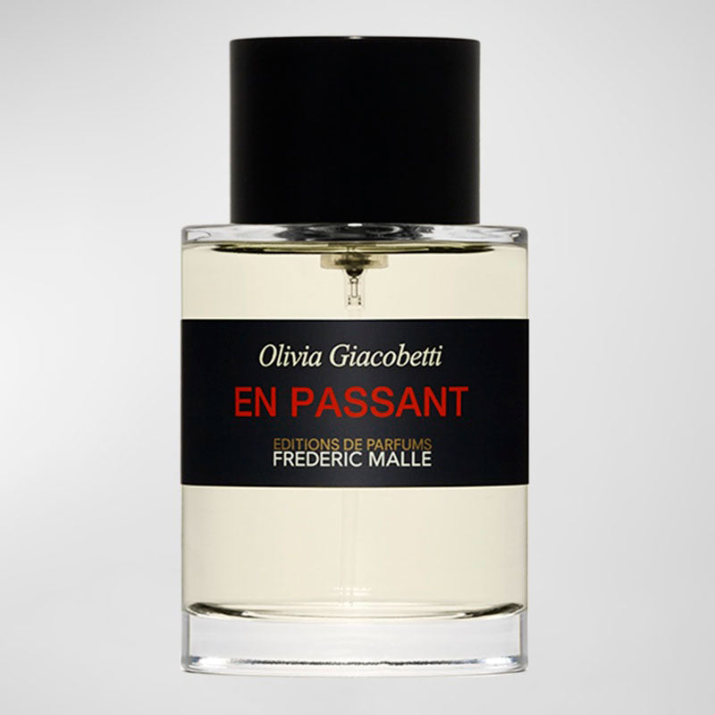 Perfume En Passant Perfume 100ml Extrait "Pure" Parfum - Mercado de Luxo - O Maior E-Commerce de Bens, Produtos e Serviços de Luxo do Brasil.