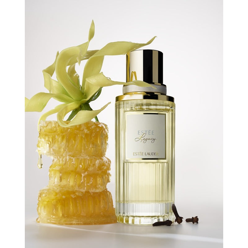 Perfume Estée Legacy 100ml Eau De Parfum - Mercado de Luxo - O Maior E-Commerce de Bens, Produtos e Serviços de Luxo do Brasil.