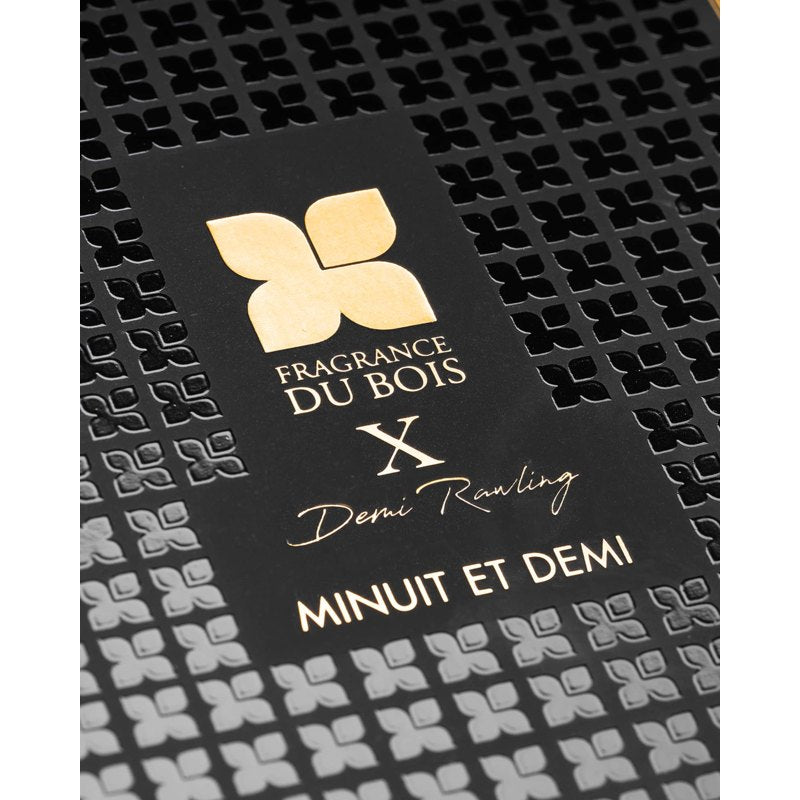 Perfume Minuit Et Demi 100ml Extrait "Pure" Parfum - Mercado de Luxo - O Maior E-Commerce de Bens, Produtos e Serviços de Luxo do Brasil.