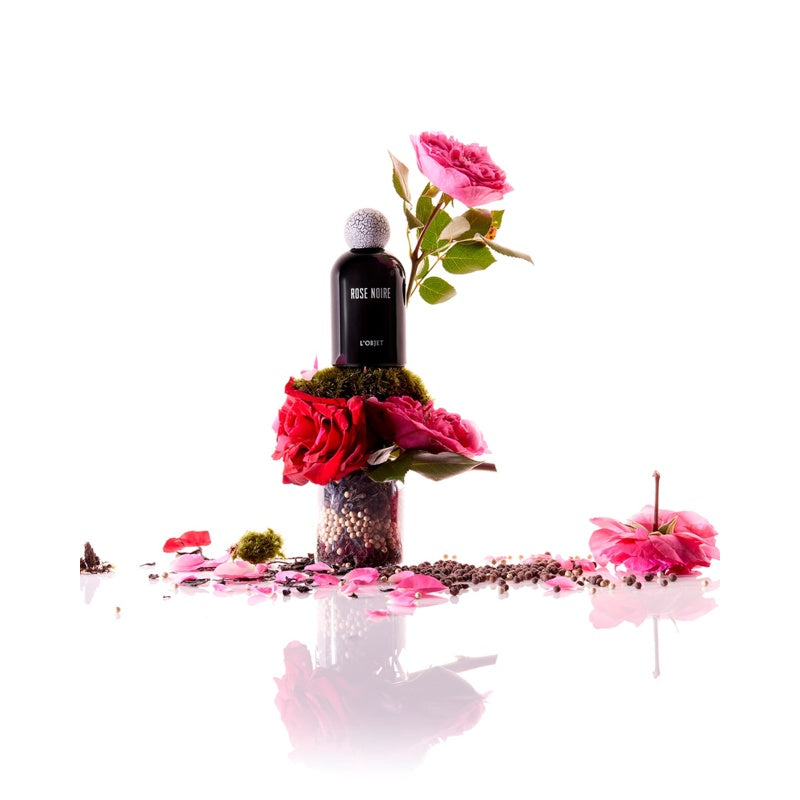 Perfume Rose Noire 100ml Eau De Parfum - Mercado de Luxo - O Maior E-Commerce de Bens, Produtos e Serviços de Luxo do Brasil.
