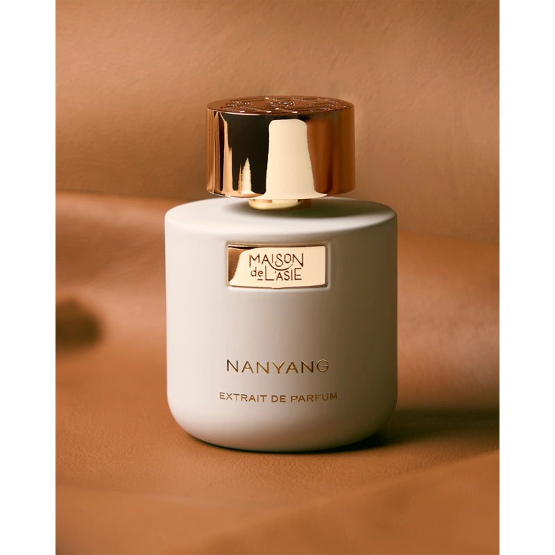 Perfume Nanyang 100ml Extrait "Pure" Parfum - Mercado de Luxo - O Maior E-Commerce de Bens, Produtos e Serviços de Luxo do Brasil.