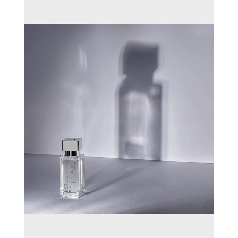 Perfume Gentle Fluidity Silver Collection 200ml Eau De Parfum - Mercado de Luxo - O Maior E-Commerce de Bens, Produtos e Serviços de Luxo do Brasil.