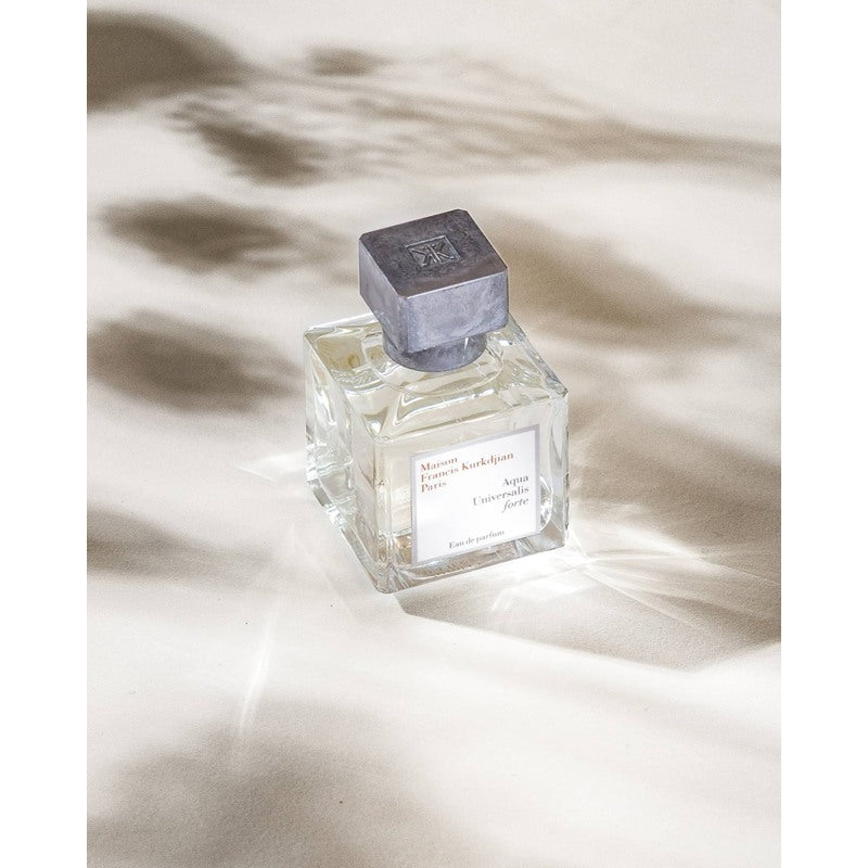Perfume Aqua Universalis Forte 70ml Eau De Parfum - Mercado de Luxo - O Maior E-Commerce de Bens, Produtos e Serviços de Luxo do Brasil.