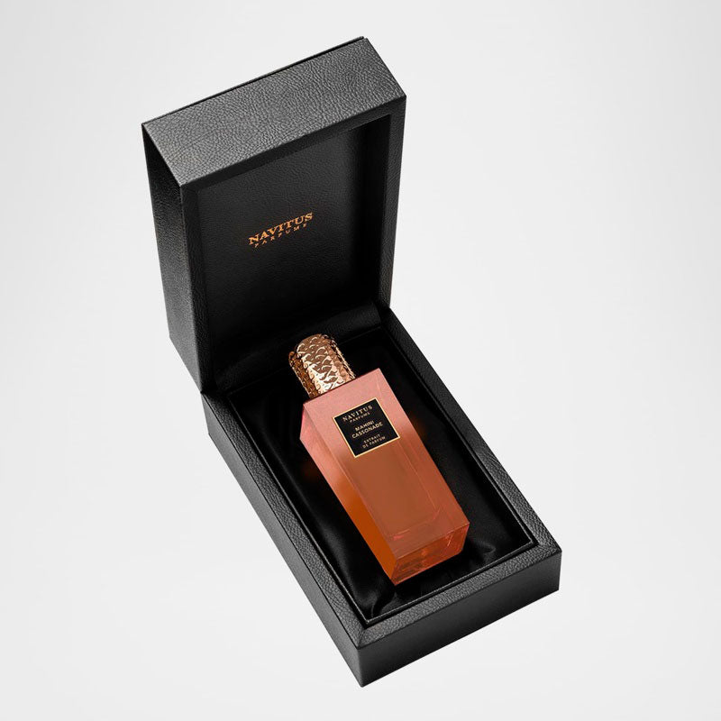 Perfume Mahni Cassonade 125ml Eau De Parfum - Mercado de Luxo - O Maior E-Commerce de Bens, Produtos e Serviços de Luxo do Brasil.