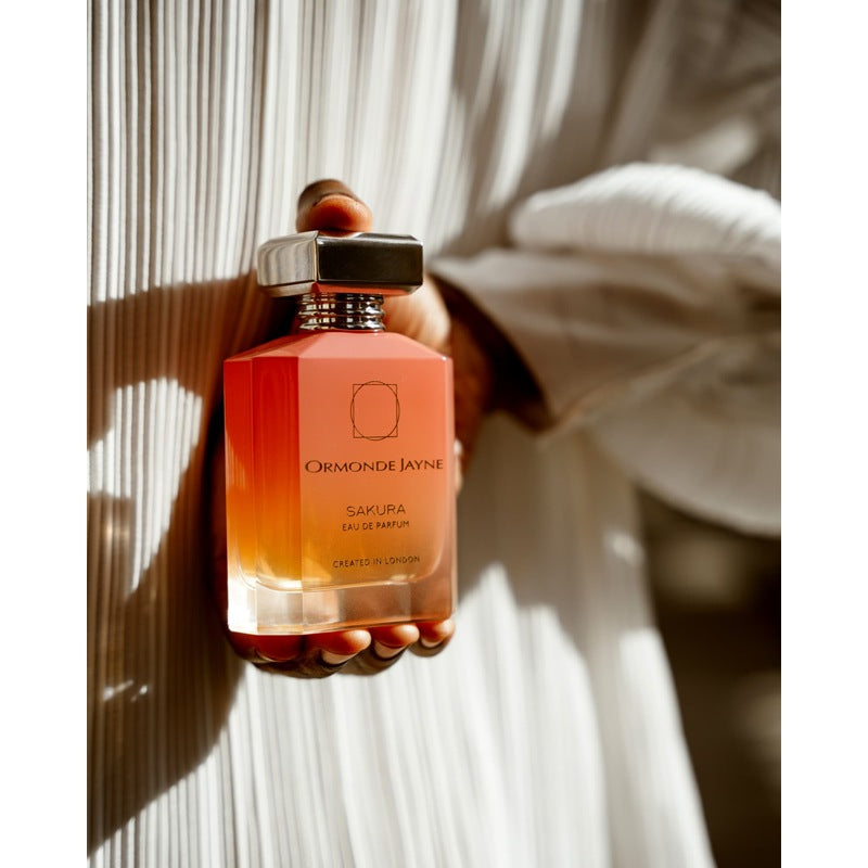 Perfume Sakura 85ml Eau De Parfum - Mercado de Luxo - O Maior E-Commerce de Bens, Produtos e Serviços de Luxo do Brasil.