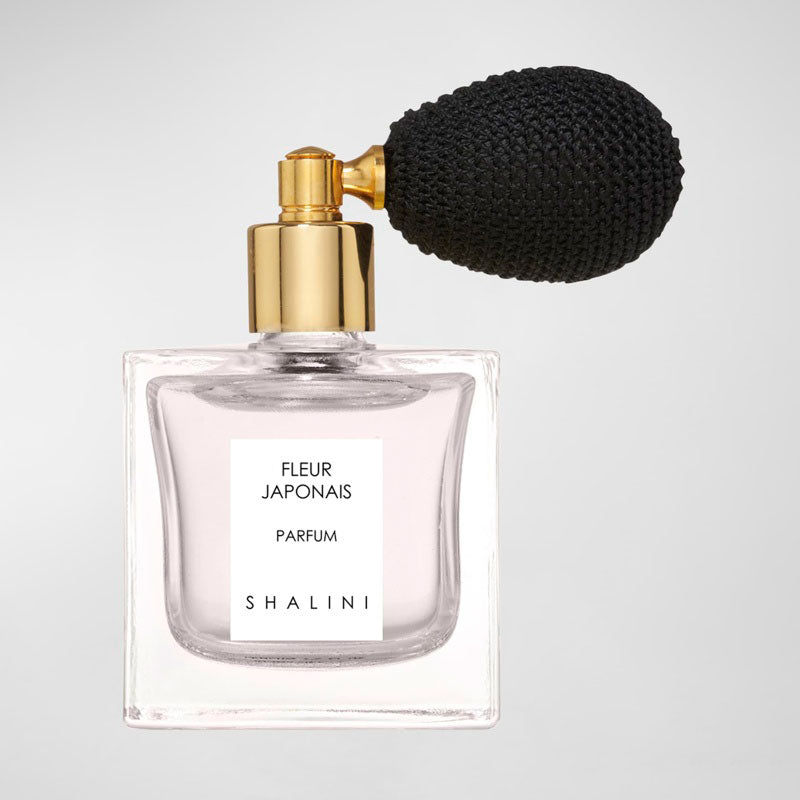 Perfume Fleur Japonais Parfum with Black Bulb Atomizer 50ml Extrait "Pure" Parfum - Mercado de Luxo - O Maior E-Commerce de Bens, Produtos e Serviços de Luxo do Brasil.
