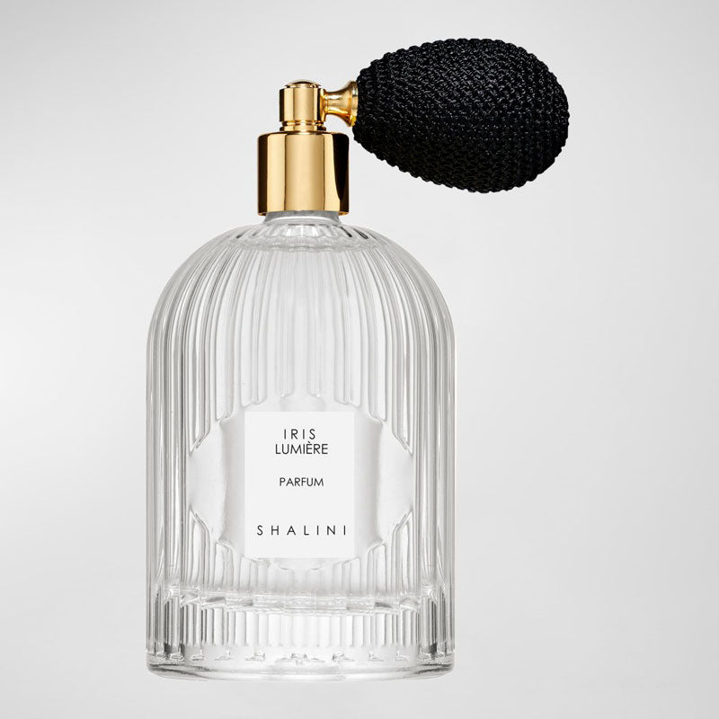 Perfume Iris Lumiere Parfum in Byzantine Glass Flacon w/ Black Bulb Atomizer 100ml Extrait "Pure" Parfum - Mercado de Luxo - O Maior E-Commerce de Bens, Produtos e Serviços de Luxo do Brasil.