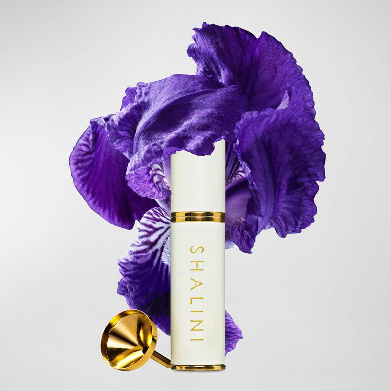 Perfume Iris Lumiere Pure Parfum Travel Spray 10ml Extrait "Pure" Parfum - Mercado de Luxo - O Maior E-Commerce de Bens, Produtos e Serviços de Luxo do Brasil.