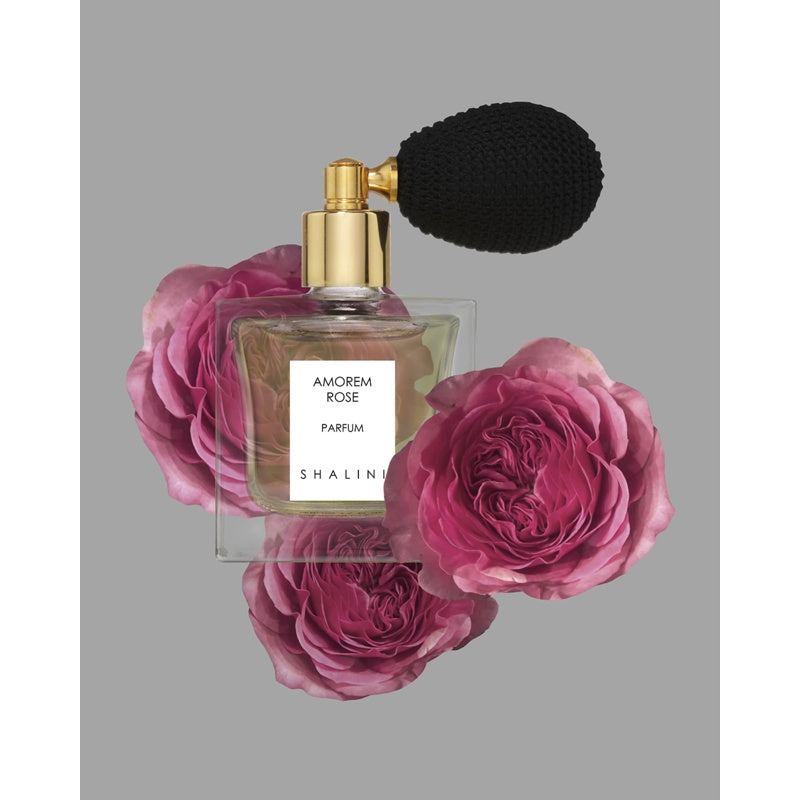 Perfume Amorem Rose Cubique Glass Bottle with Black Bulb Atomizer 50ml Extrait "Pure" Parfum - Mercado de Luxo - O Maior E-Commerce de Bens, Produtos e Serviços de Luxo do Brasil.