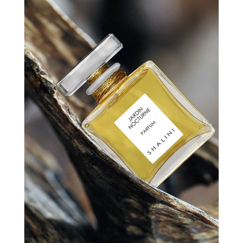 Perfume Jardin Nocturne Cubique Glass Bottle with Glass Stopper sealed with Gold Thread 50ml Extrait "Pure" Parfum - Mercado de Luxo - O Maior E-Commerce de Bens, Produtos e Serviços de Luxo do Brasil.