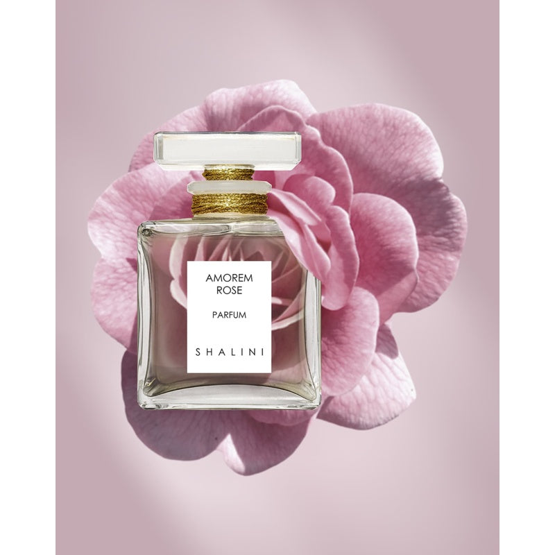 Perfume Amorem Rose Cubique Glass Bottle with Glass Stopper 50ml Extrait "Pure" Parfum - Mercado de Luxo - O Maior E-Commerce de Bens, Produtos e Serviços de Luxo do Brasil.