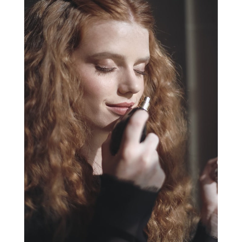 Perfume Izia La Nuit 100ml Eau De Parfum - Mercado de Luxo - O Maior E-Commerce de Bens, Produtos e Serviços de Luxo do Brasil.