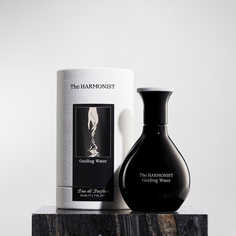 Perfume Guiding Water 50ml Eau De Parfum - Mercado de Luxo - O Maior E-Commerce de Bens, Produtos e Serviços de Luxo do Brasil.