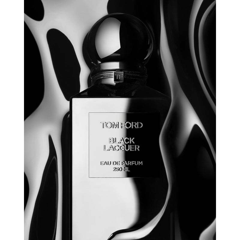 Perfume Black Lacquer 250ml Eau De Parfum - Mercado de Luxo - O Maior E-Commerce de Bens, Produtos e Serviços de Luxo do Brasil.