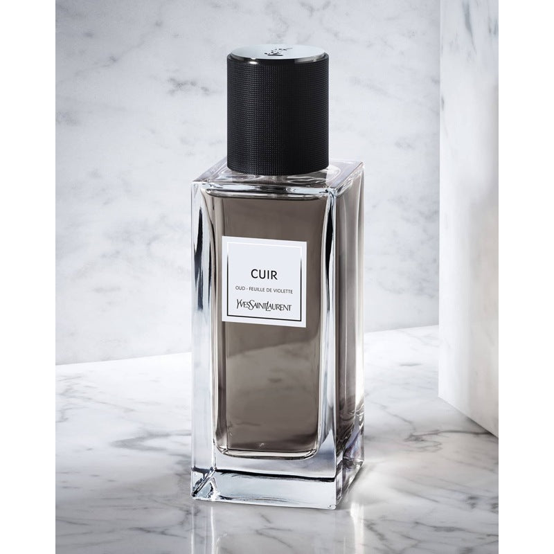 Perfume Cuir Le Vestiaire des Parfums 120ml Eau De Parfum - Mercado de Luxo - O Maior E-Commerce de Bens, Produtos e Serviços de Luxo do Brasil.