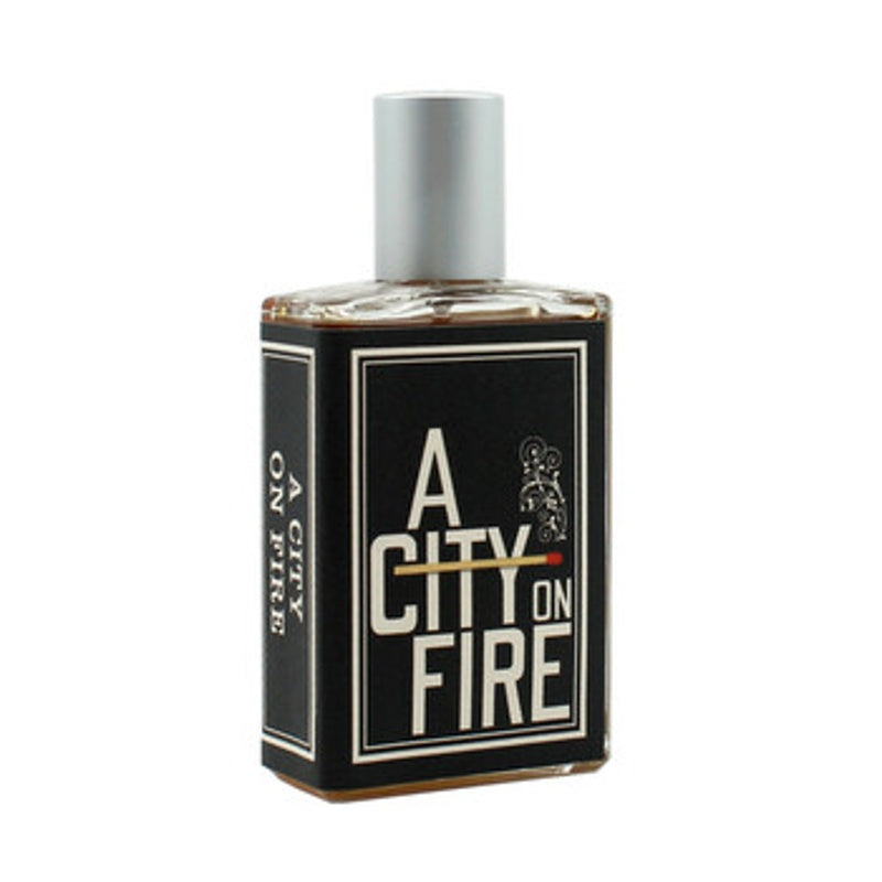 Perfume A City on Fire Eau De Parfum 50ml - Mercado de Luxo - O Maior E-Commerce de Bens, Produtos e Serviços de Luxo do Brasil.