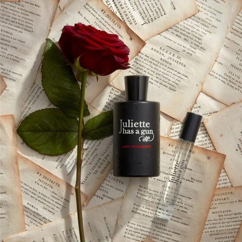 Perfume Lady Vengeance Eau De Parfum 100ml - Mercado de Luxo - O Maior E-Commerce de Bens, Produtos e Serviços de Luxo do Brasil.