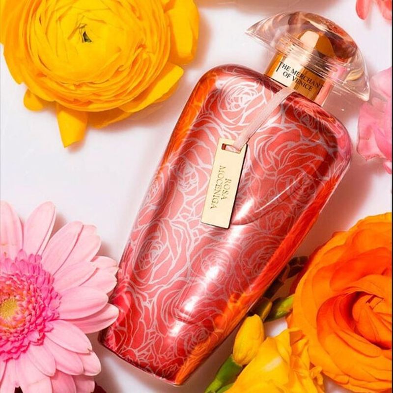 Perfume Rosa Moceniga Eau De Parfum 100ml - Mercado de Luxo - O Maior E-Commerce de Bens, Produtos e Serviços de Luxo do Brasil.