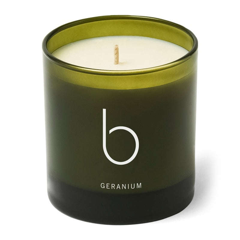 Vela Geranium 220g - Mercado de Luxo - O Maior E-Commerce de Bens, Produtos e Serviços de Luxo do Brasil.
