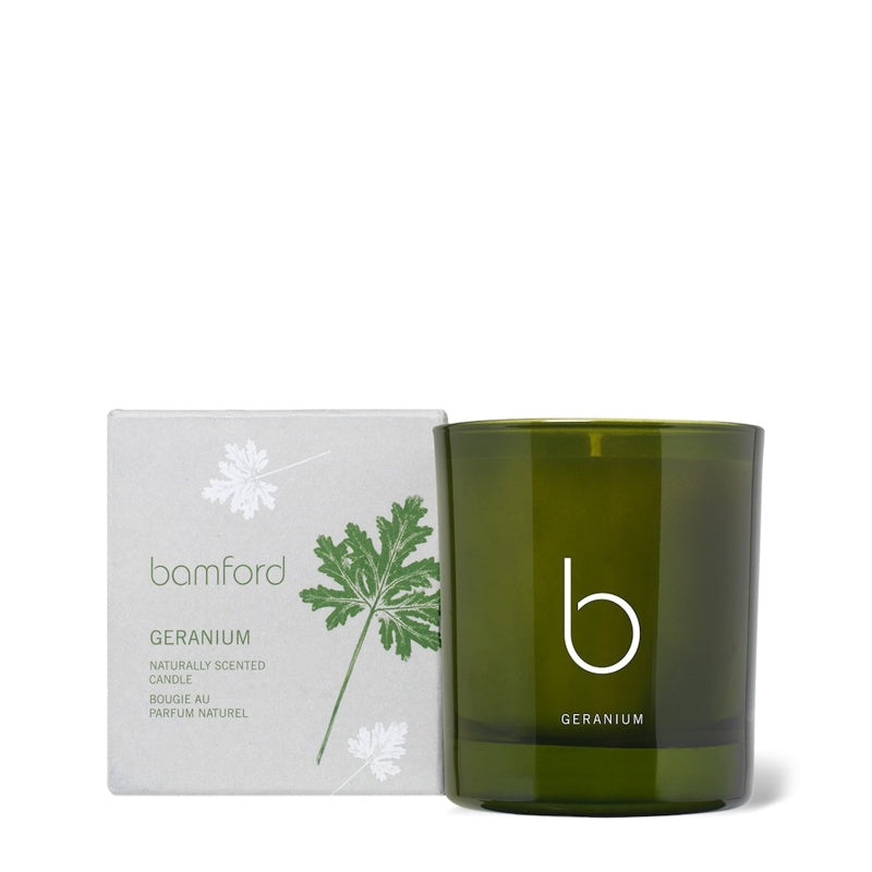 Vela Geranium 220g - Mercado de Luxo - O Maior E-Commerce de Bens, Produtos e Serviços de Luxo do Brasil.