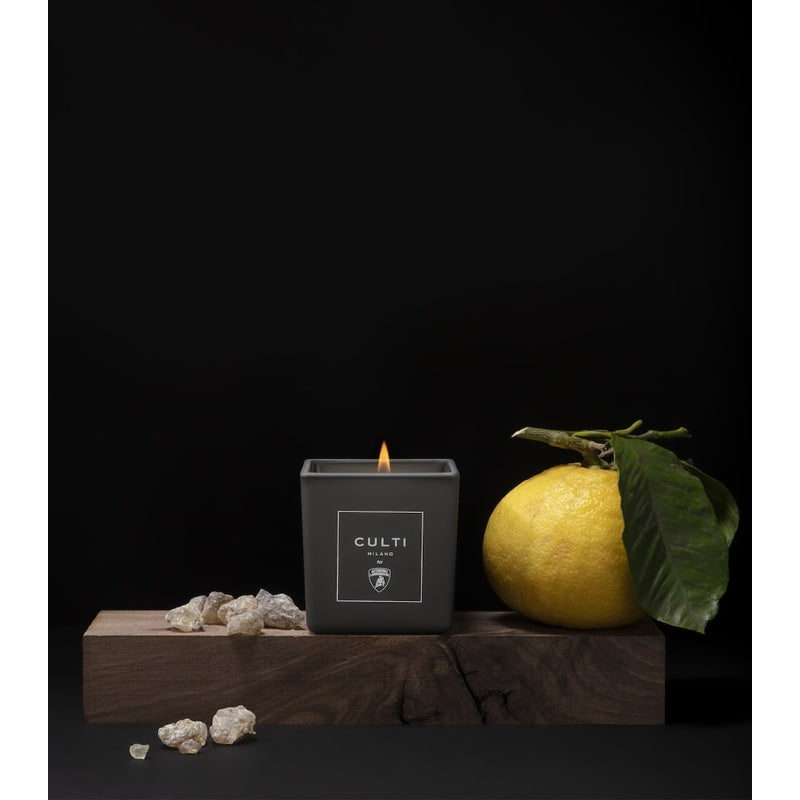 Vela x Lamborghini Grigio Vulcano 210g - Mercado de Luxo - O Maior E-Commerce de Bens, Produtos e Serviços de Luxo do Brasil.