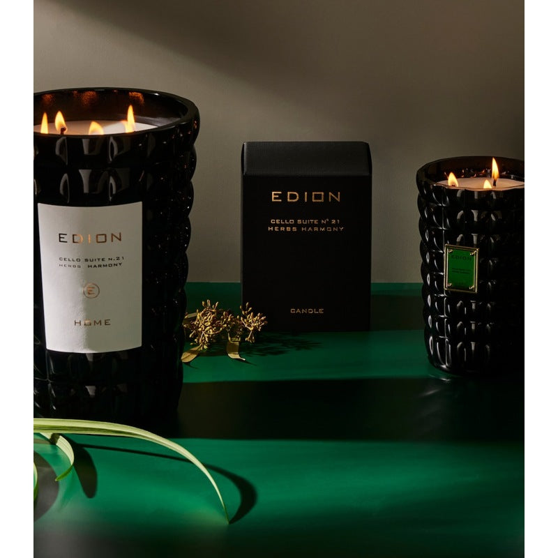 Vela Cello Suite No.21 Herbs Harmony 300g - Mercado de Luxo - O Maior E-Commerce de Bens, Produtos e Serviços de Luxo do Brasil.
