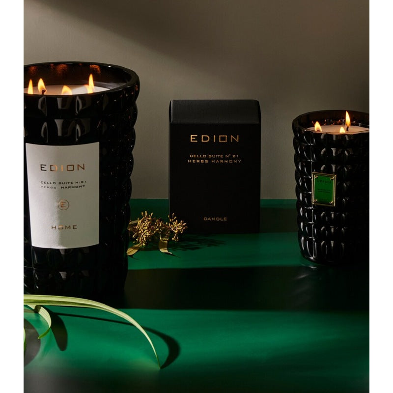 Vela Cello Suite No.21 Herbs Harmony 500g - Mercado de Luxo - O Maior E-Commerce de Bens, Produtos e Serviços de Luxo do Brasil.