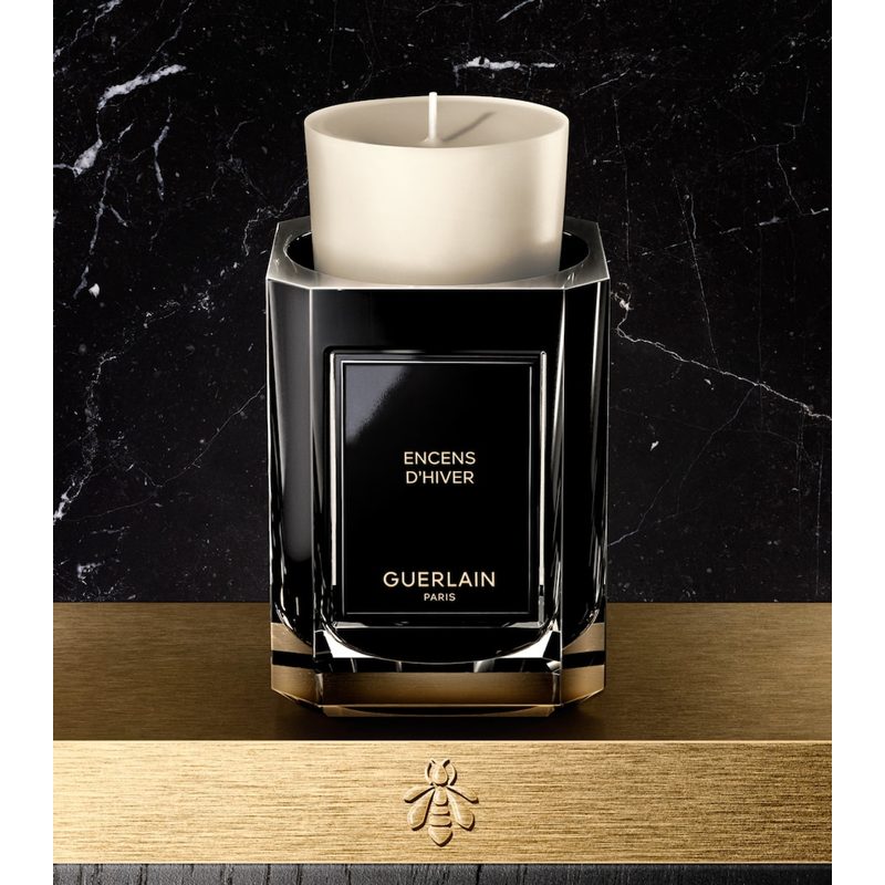 Vela Encens D'Hiver 220g - Mercado de Luxo - O Maior E-Commerce de Bens, Produtos e Serviços de Luxo do Brasil.