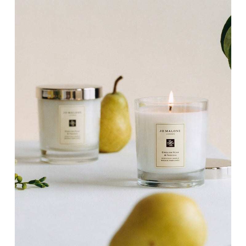 Vela English Pear & Freesia Classic 200g - Mercado de Luxo - O Maior E-Commerce de Bens, Produtos e Serviços de Luxo do Brasil.