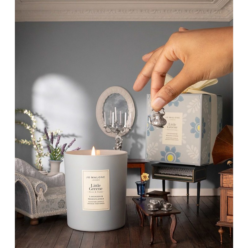 Vela x Little Greene Special Edition Lavender & Moonflower Scented 200g - Mercado de Luxo - O Maior E-Commerce de Bens, Produtos e Serviços de Luxo do Brasil.