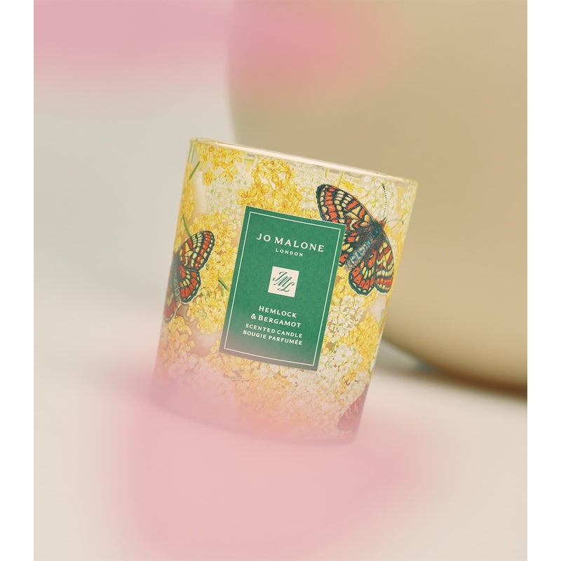 Vela Hemlock & Bergamot Charity Classic 200g - Mercado de Luxo - O Maior E-Commerce de Bens, Produtos e Serviços de Luxo do Brasil.