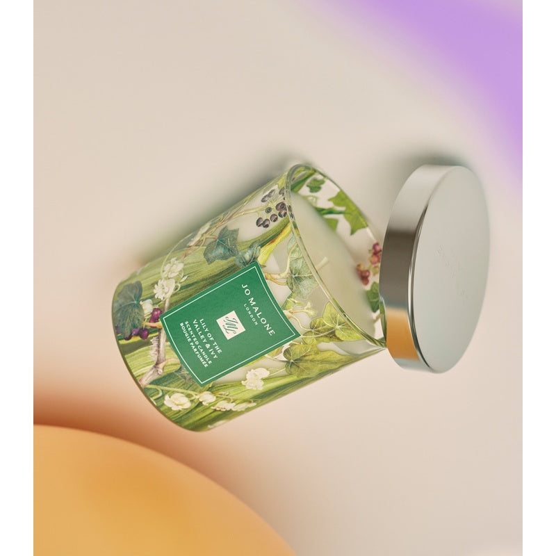 Vela Lily Of The Valley & Ivy Charity Classic 200g - Mercado de Luxo - O Maior E-Commerce de Bens, Produtos e Serviços de Luxo do Brasil.