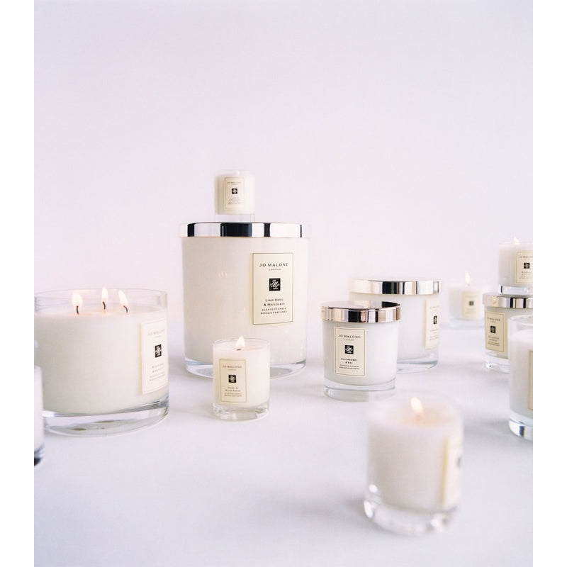 Vela Peony & Blush Suede 600g - Mercado de Luxo - O Maior E-Commerce de Bens, Produtos e Serviços de Luxo do Brasil.