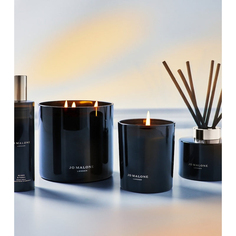 Vela Velvet Rose & Oud 600g - Mercado de Luxo - O Maior E-Commerce de Bens, Produtos e Serviços de Luxo do Brasil.