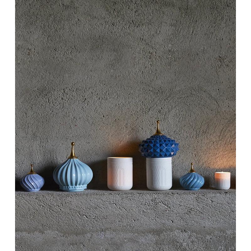 Vela Turquoise Spire Scented 200g - Mercado de Luxo - O Maior E-Commerce de Bens, Produtos e Serviços de Luxo do Brasil.